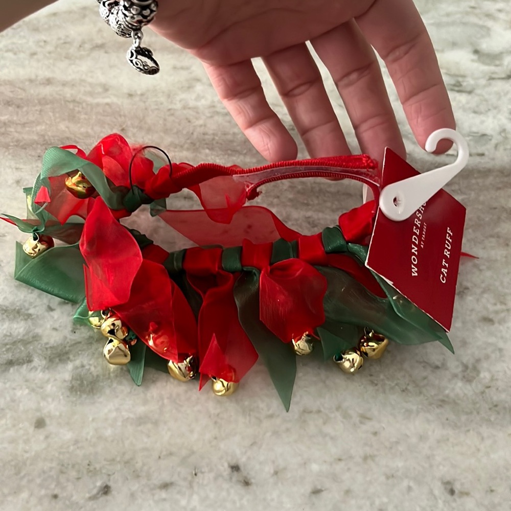 HOLIDAY CAT RUFF NWT